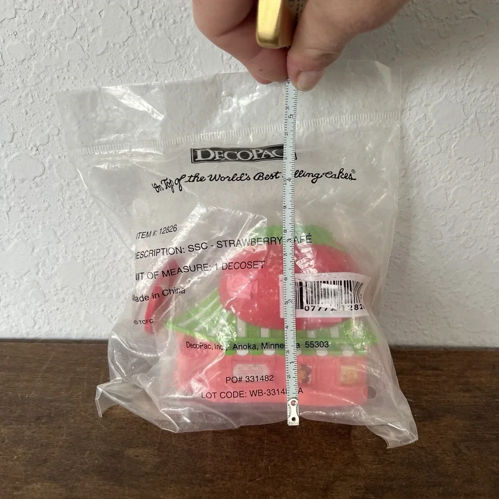 NEW DecoPac Cake Topper‎ Strawberry Shortcake Cafe Play-set And Mini Figure